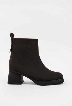 Коричневый